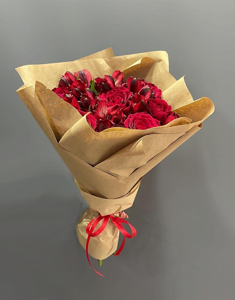 Букет цветов из: Альстромерии и Розы в Тербунах