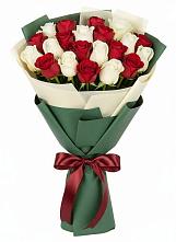 Букет Микс из красных и белых роз в Тербунах