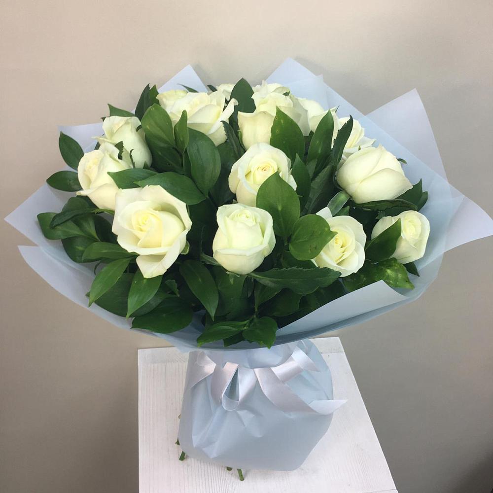 Букет 15 Белых роз Проуд в Тербунах