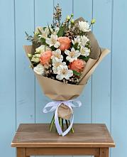 Букет цветов из:  Альстромерии, Лизиантусы, Розы и Хризантемы в Тербунах