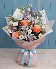 Букет цветов из:  Лизиантусы, Розы, Альстромерии и Гипсофила в Тербунах