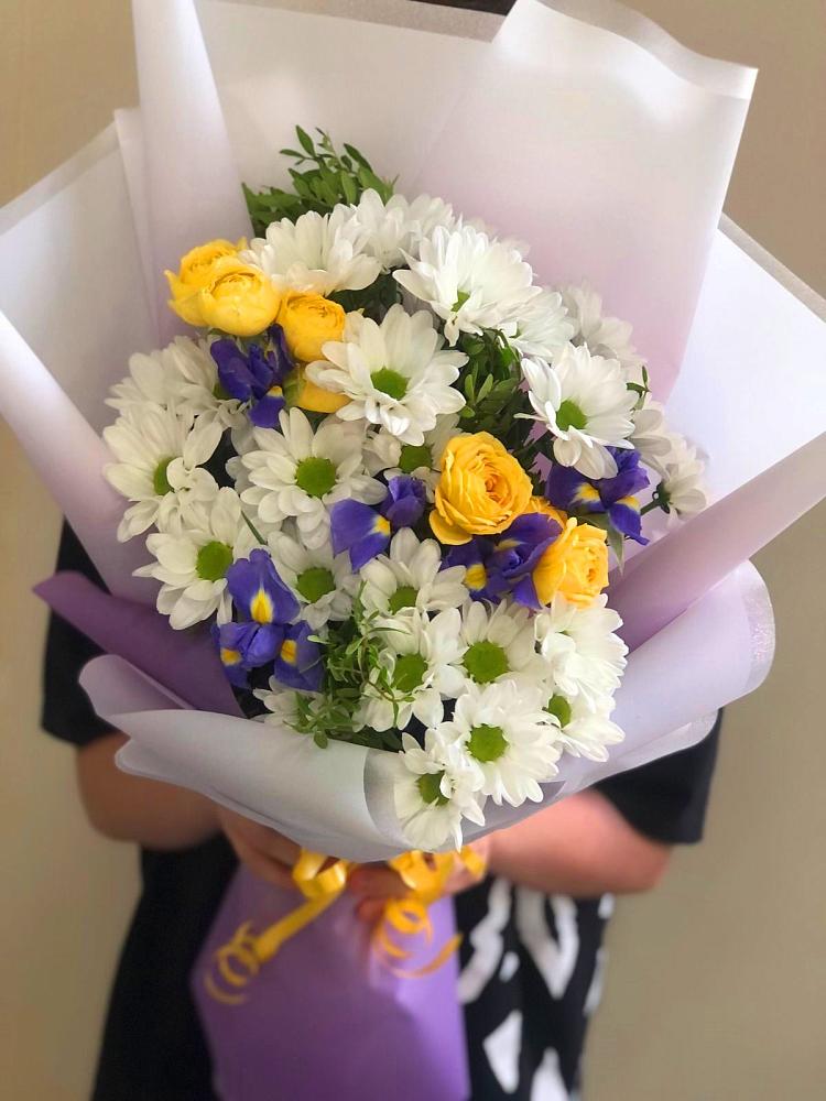 Букет цветов из: Ирисы, Хризантемы и Розы в Тербунах