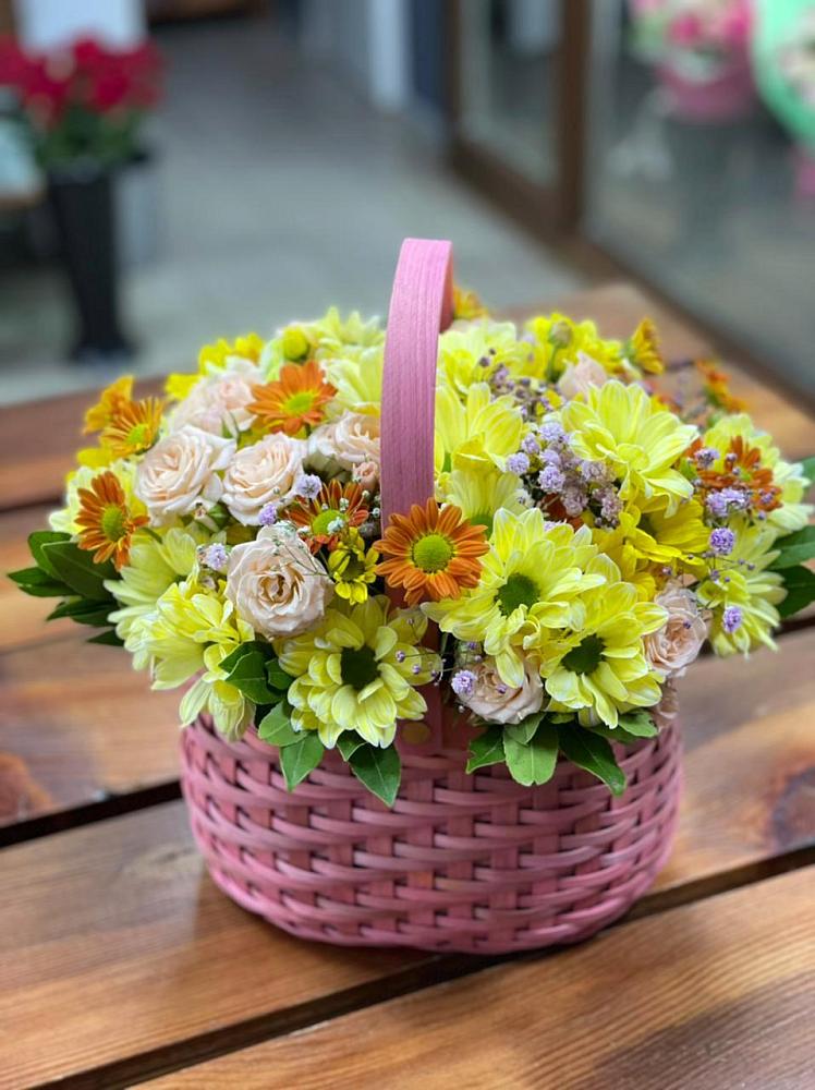 Цветочная композиция из Хризантемы и Розы в корзине в Тербунах