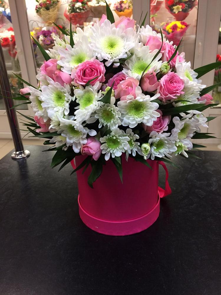 Цветочная композиция из Розы и Хризантемы в шляпной коробке в Тербунах