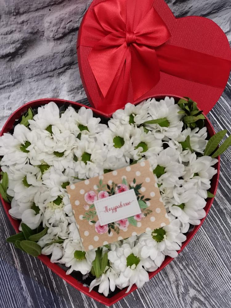 Цветочная композиция из Хризантемы в виде сердца в Тербунах