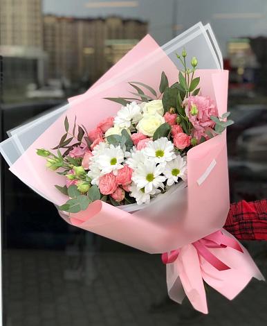 Букет цветов из: Розы, Лизиантусы и Хризантемы в Тербунах