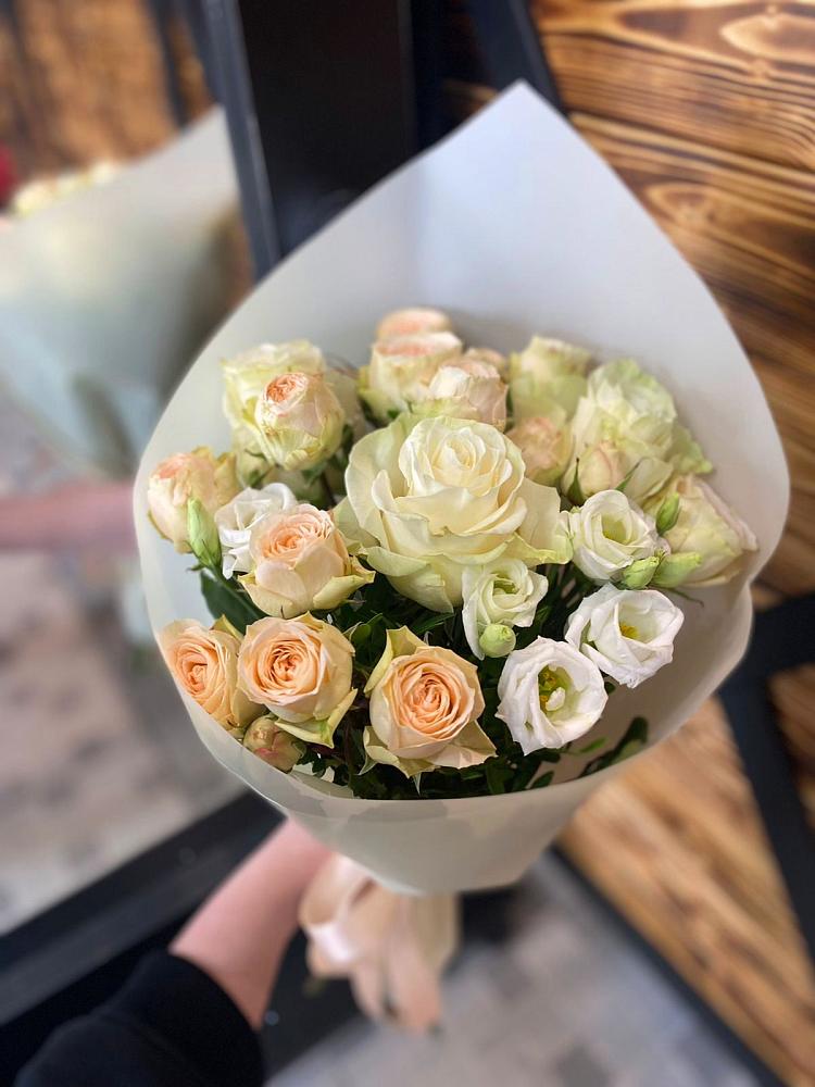 Букет цветов из: Розы и Лизиантусы в Тербунах